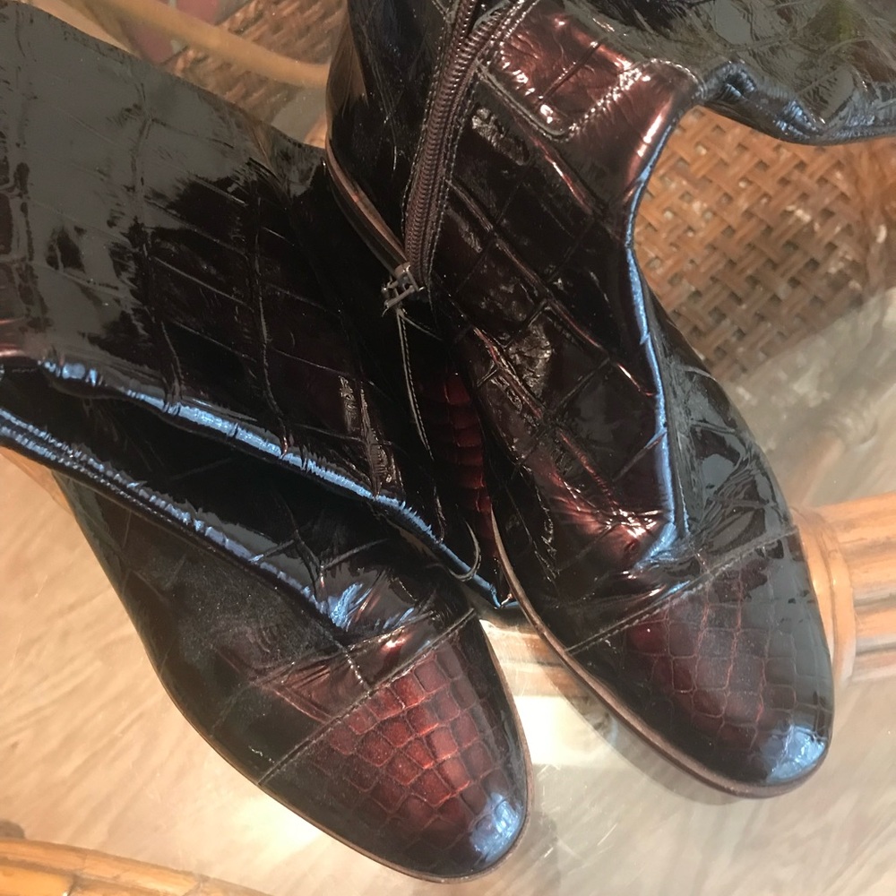 Women’s size 8 boot with side zipper flats